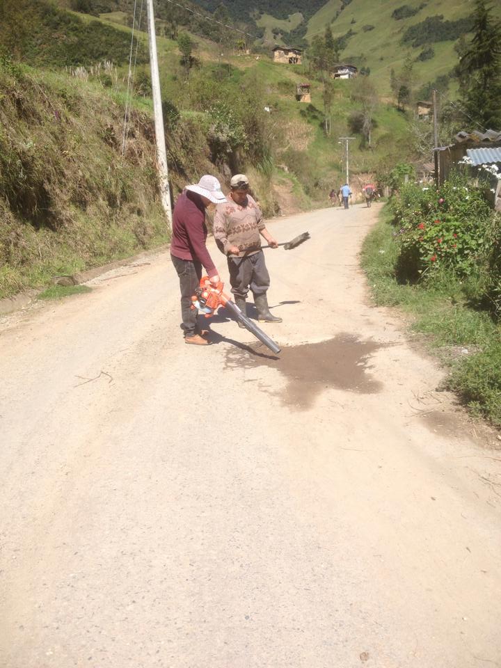 Bacheo de la vía San Vicente la Merced1